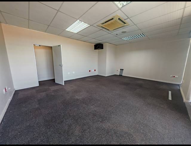 132M² OFFICE TO LET IN MEYERSDAL